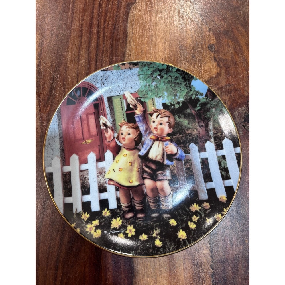 M.J. Hummel collector plate unisex 8.25in multicolor come back soon 1992 mint